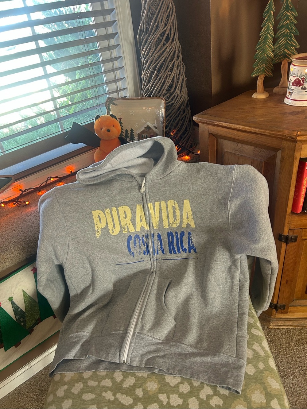Costa Rica Pura Vida Gray Zip-Up Hoodie. XL